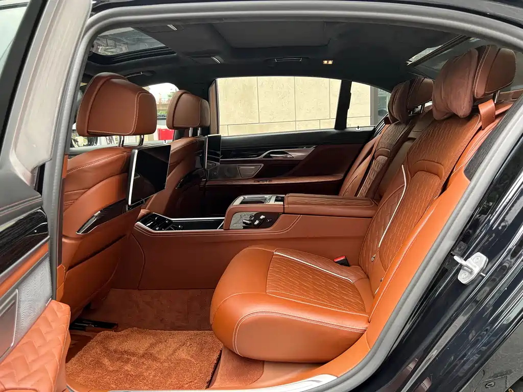 BMW 7 Series 2019 — фото 9