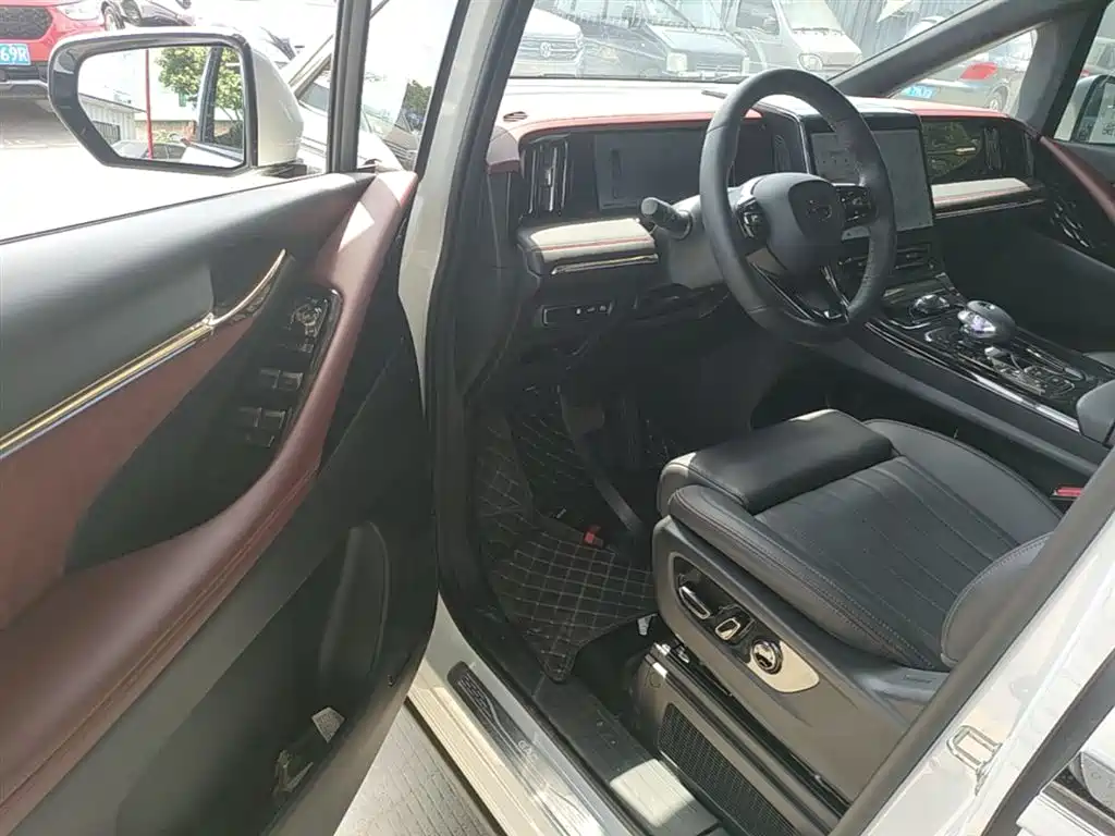 GAC Motor Trumpchi M8 2025 — фото 16