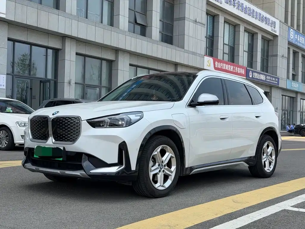 BMW iX1 2024