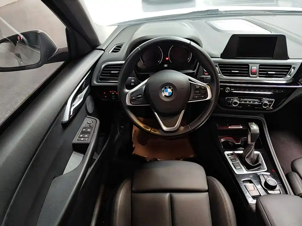 BMW 1 Series 2019 — фото 17
