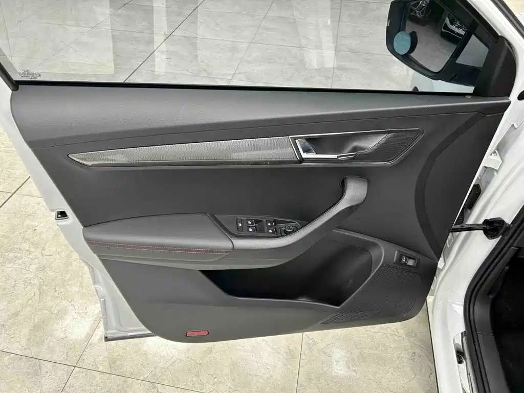 Skoda Karoq 2024 — фото 10