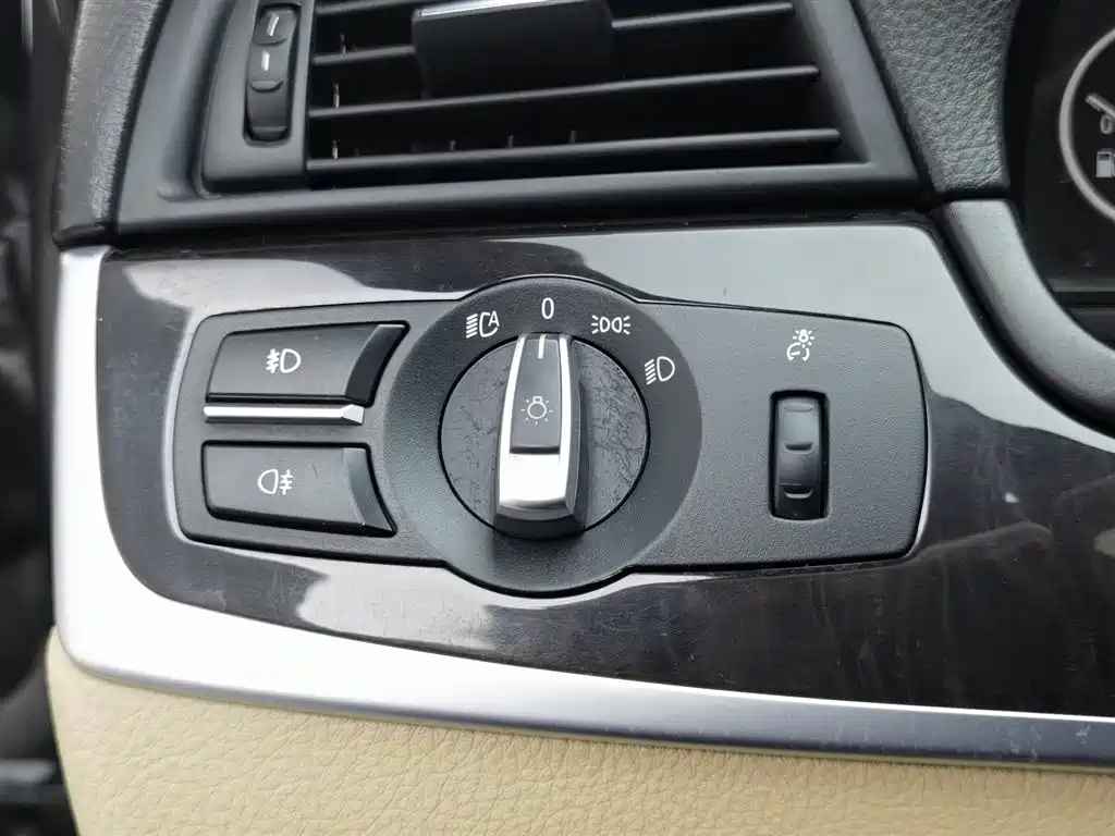 BMW 5 Series 2014 — фото 21