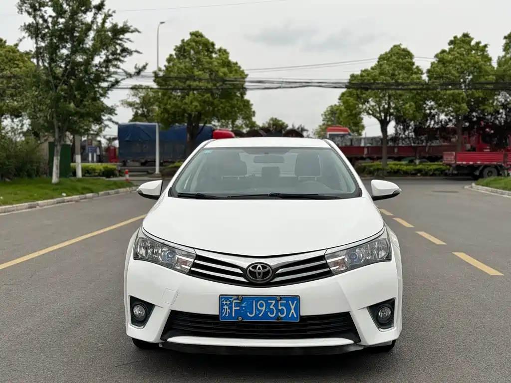 Toyota Corolla 2015 — фото 2