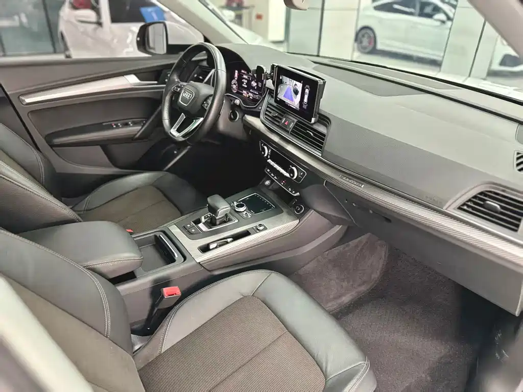 Audi Q5L 2019 — фото 10
