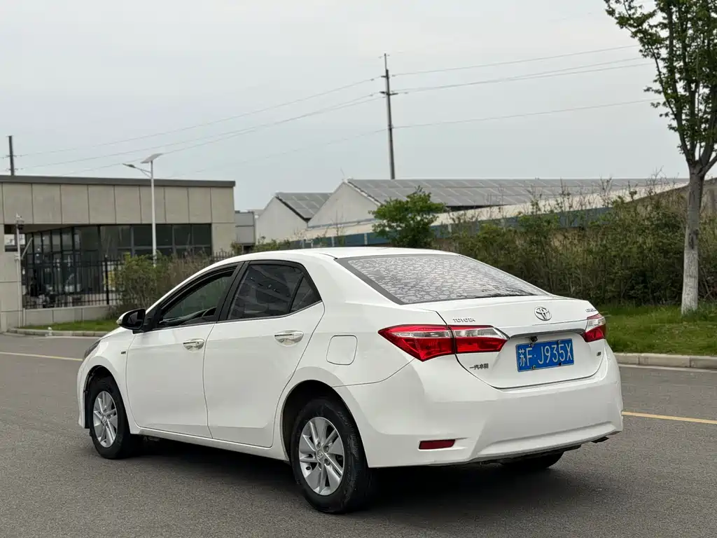 Toyota Corolla 2015 — фото 11