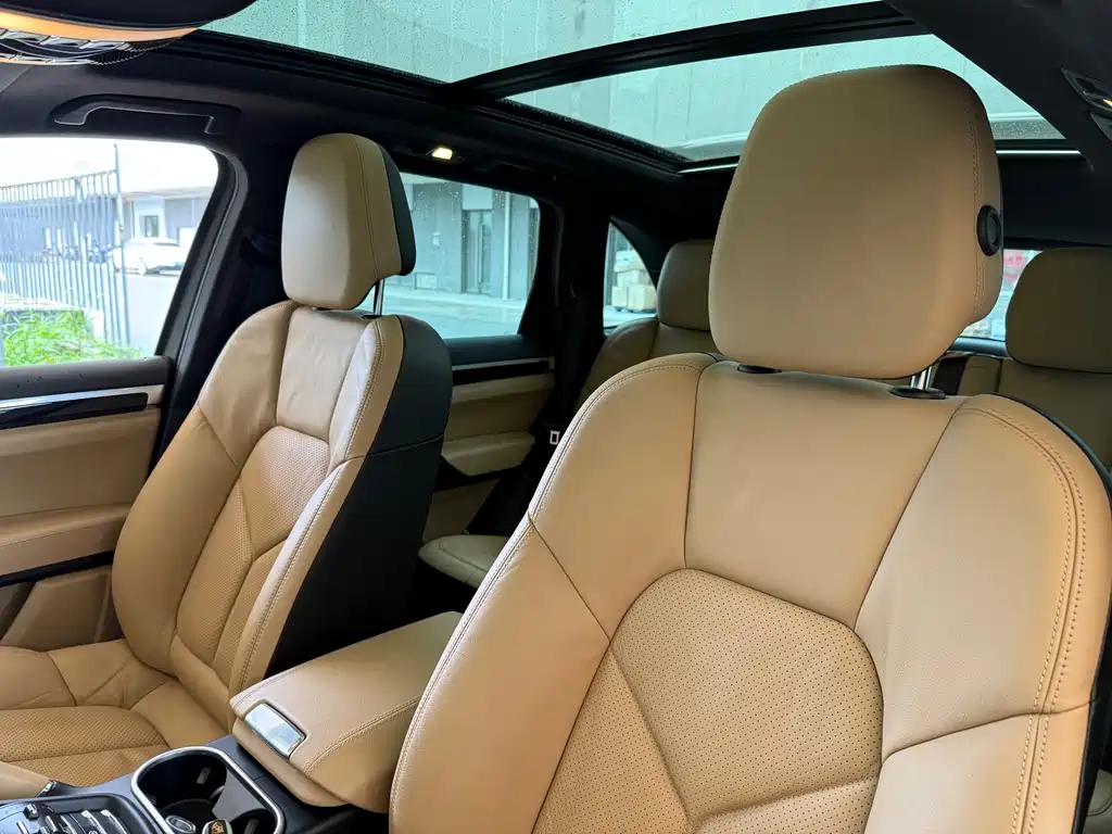 Porsche Cayenne 2017 — фото 16