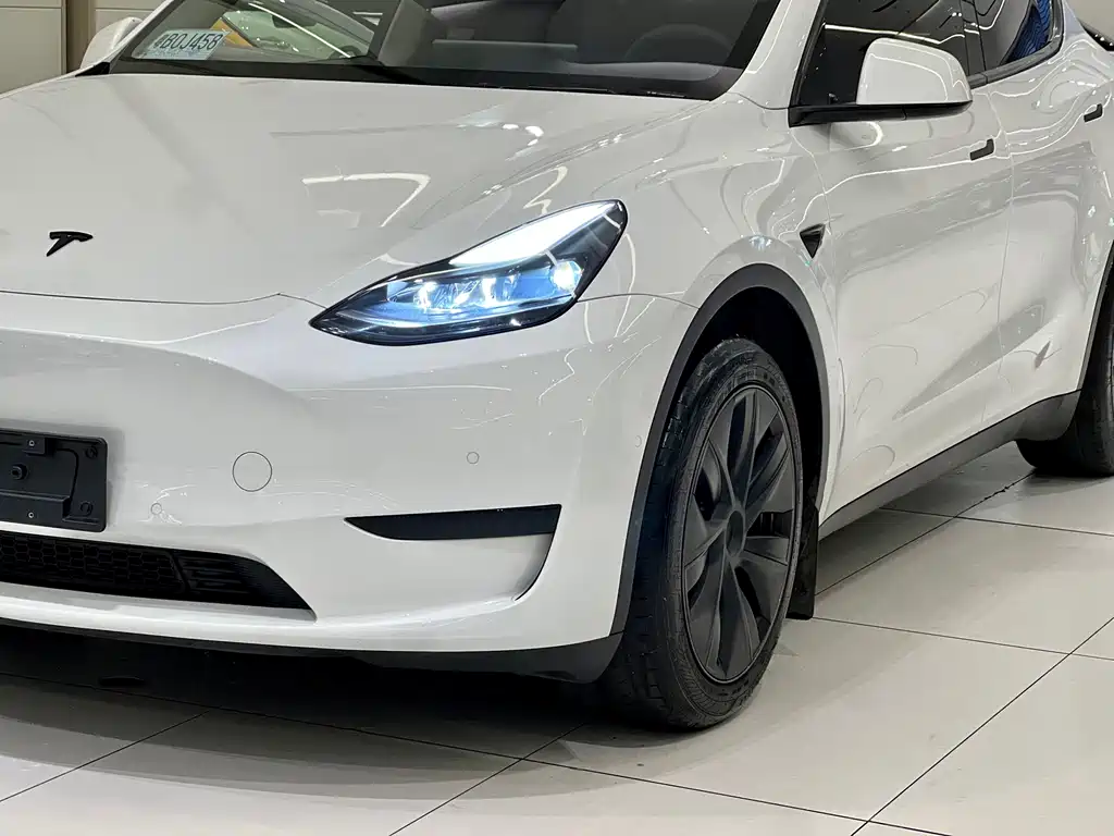 Tesla Model Y 2024 — фото 10