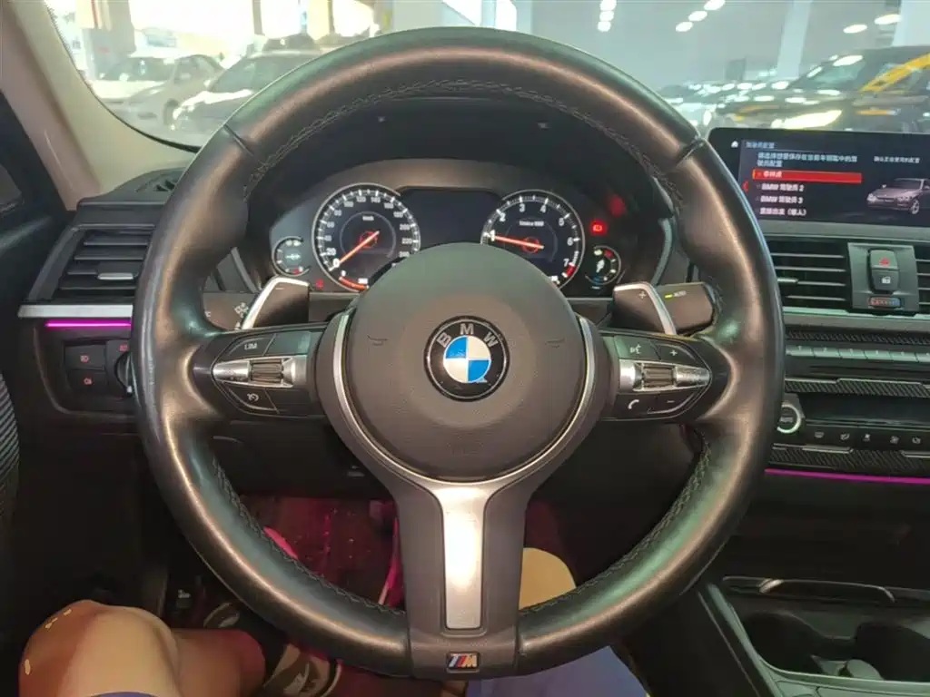 BMW 3 Series 2019 — фото 11