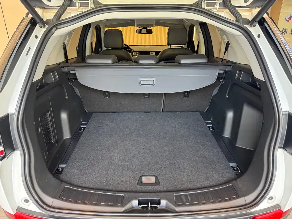 Land Rover Discovery Sport 2018 — фото 12