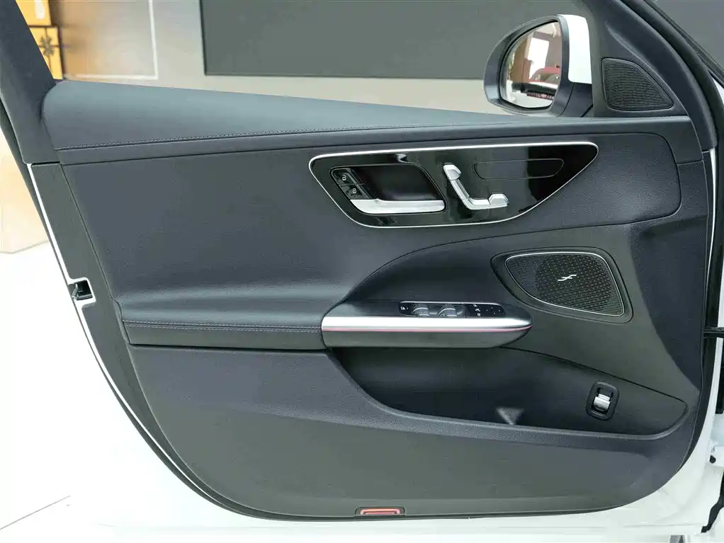 Mercedes-Benz C-Class 2024 — фото 14