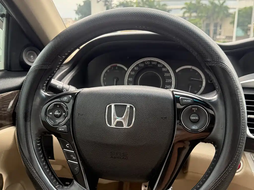 Honda Accord 2013 — фото 17
