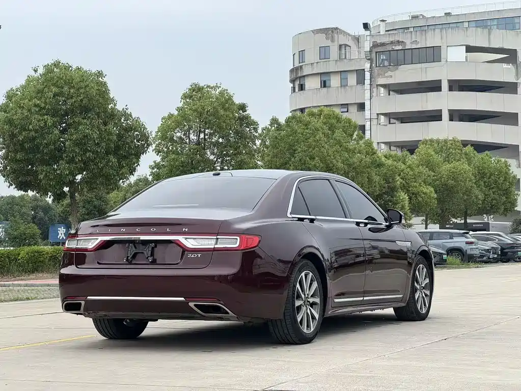Lincoln Continental 2017 — фото 8