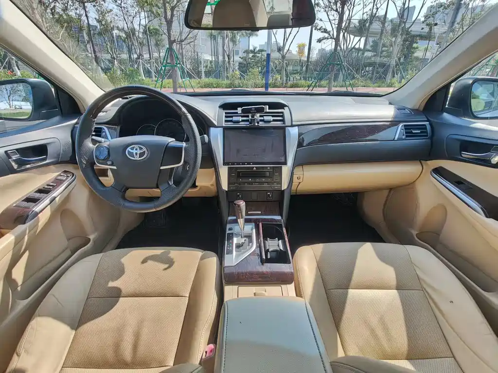 Toyota Camry 2015 — фото 8