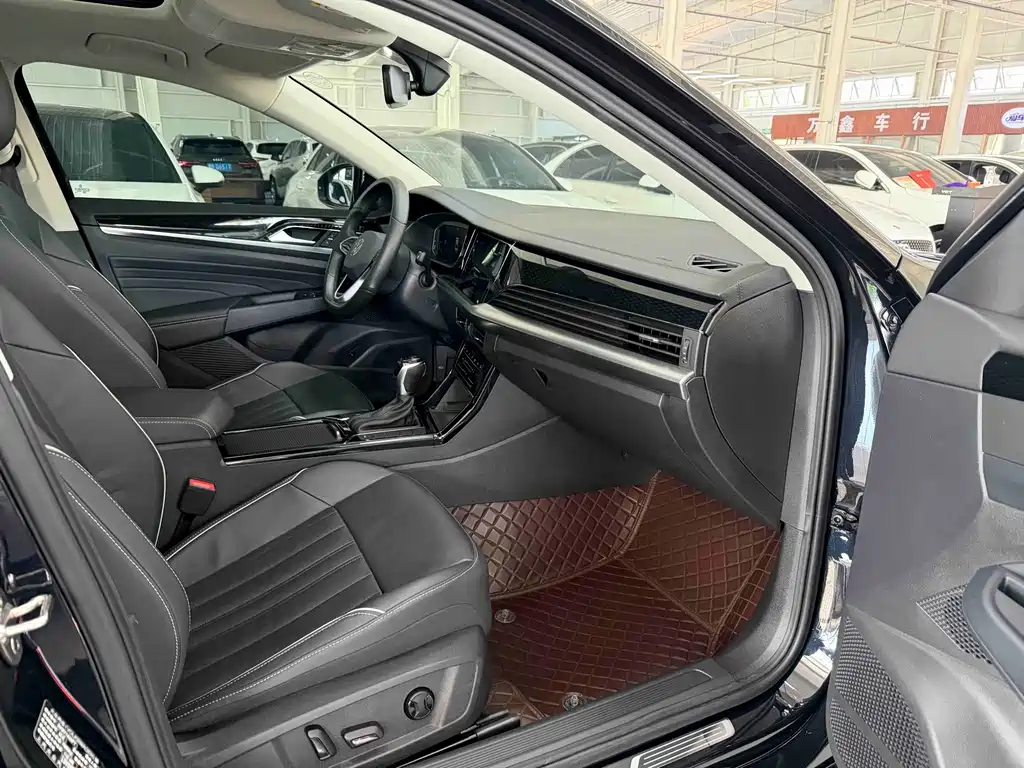 Volkswagen Passat 2023 — фото 17