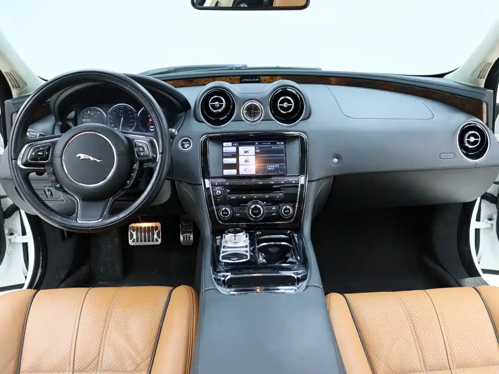 Jaguar XJ 2014 — фото 14