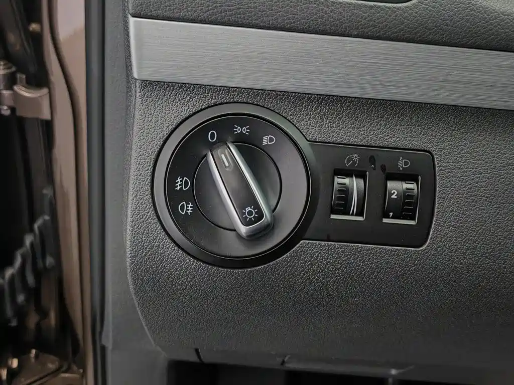 Volkswagen Touran 2014 — фото 21