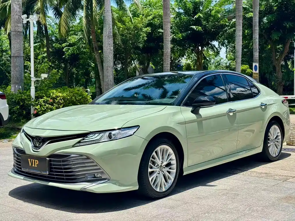 Toyota Camry 2020 — фото 1