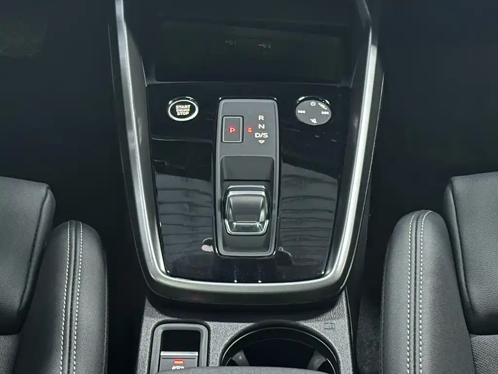 Audi A3 2023 — фото 12