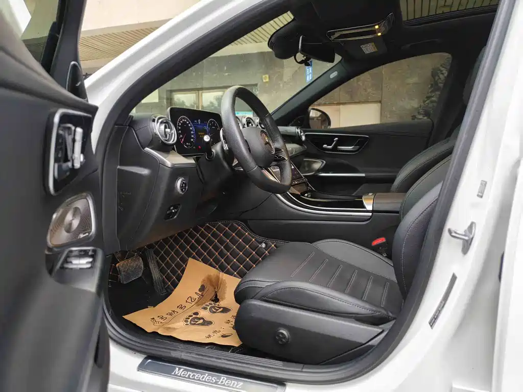 Mercedes-Benz C-Class 2023 — фото 12