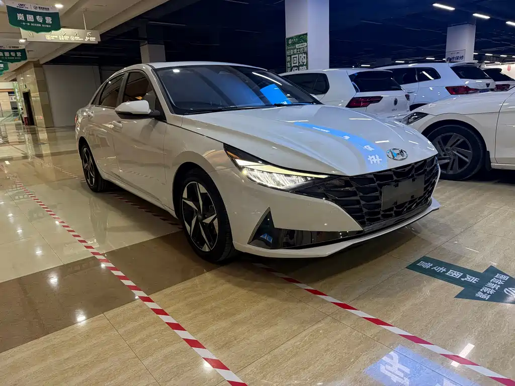 Hyundai Elantra 2022 — фото 3