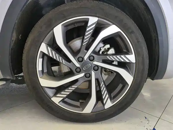 Geely Xingyue L 2023