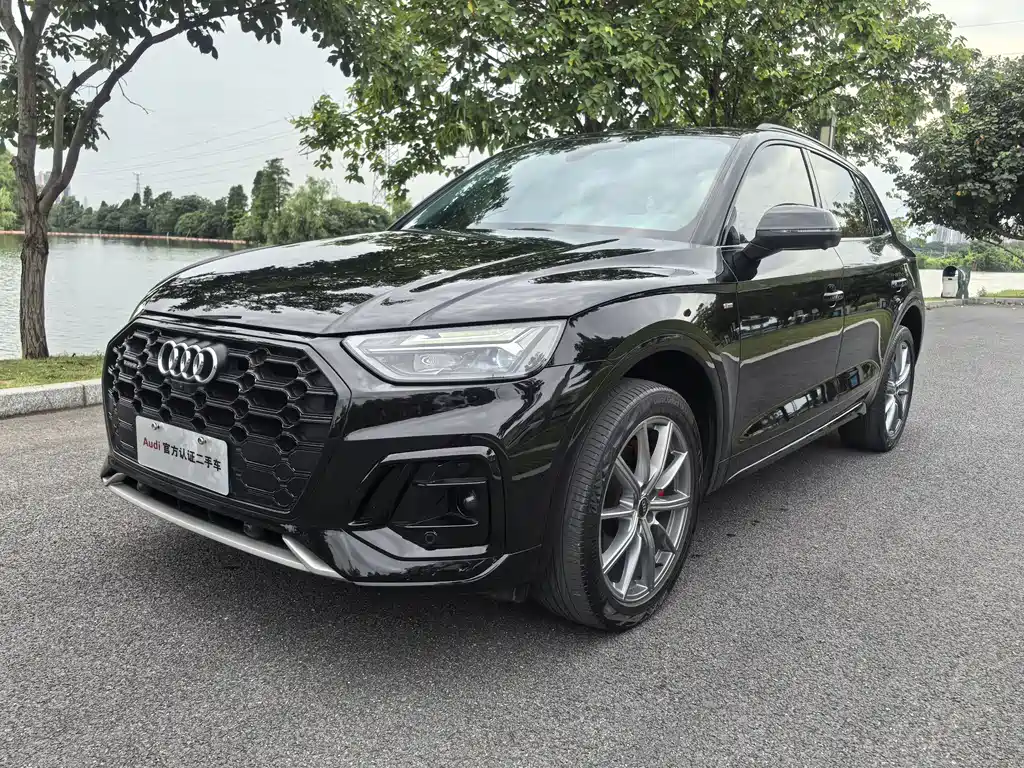 Audi Q5L 2022 — фото 1
