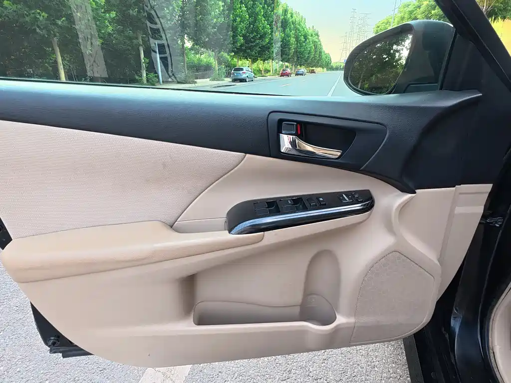 Toyota Camry 2013 — фото 11