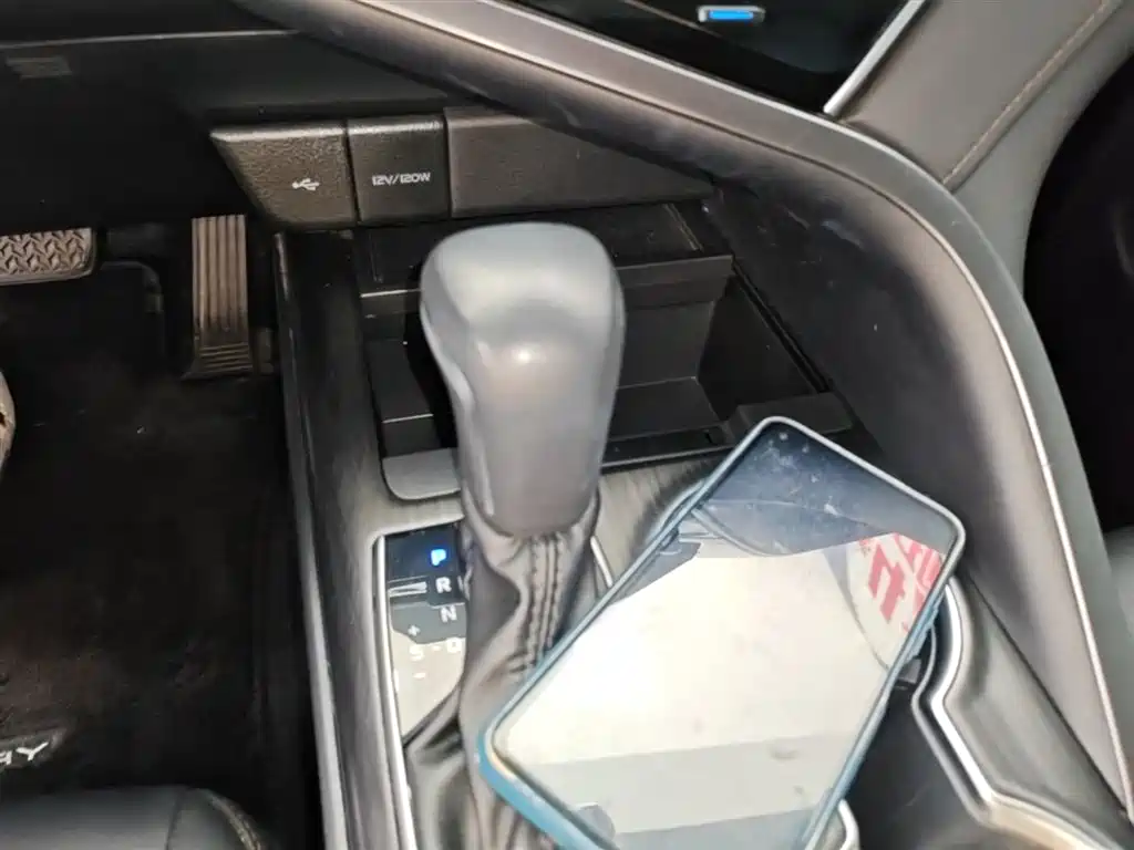 Toyota Camry 2022 — фото 14