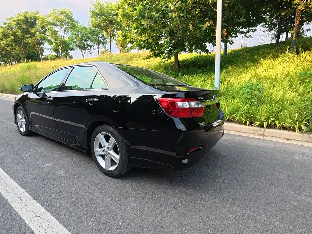 Toyota Camry 2013 — фото 5