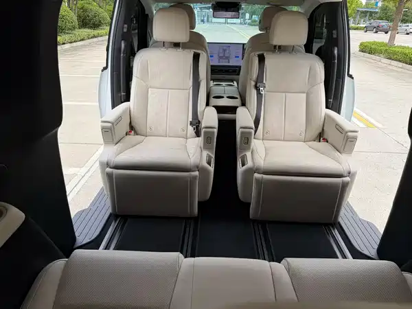 Li Auto MEGA 2025
