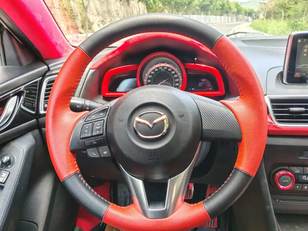 Mazda 3 Axela 2016