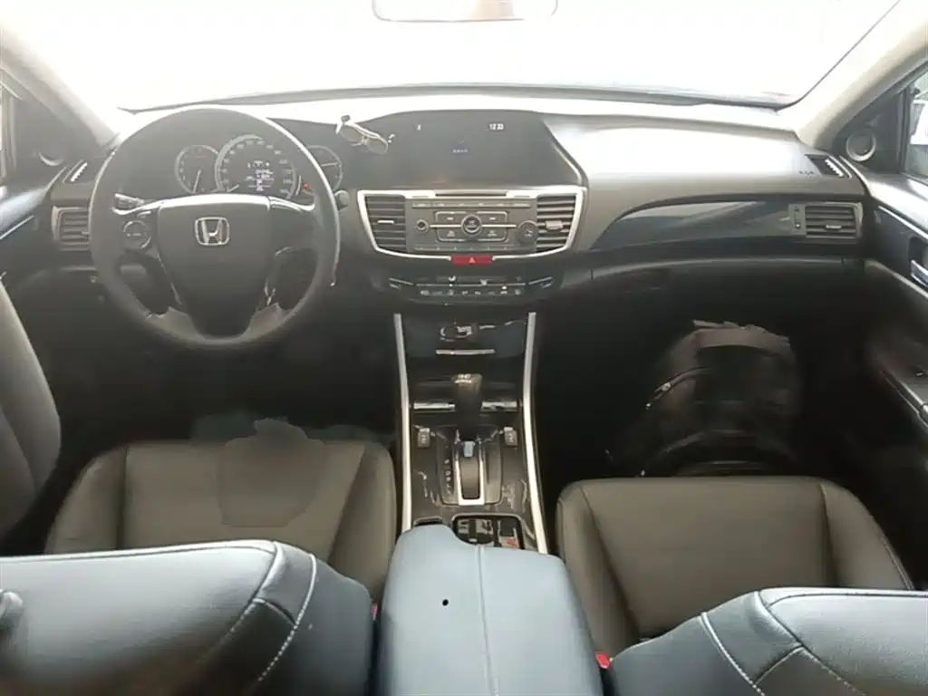 Honda Accord 2017 — фото 10