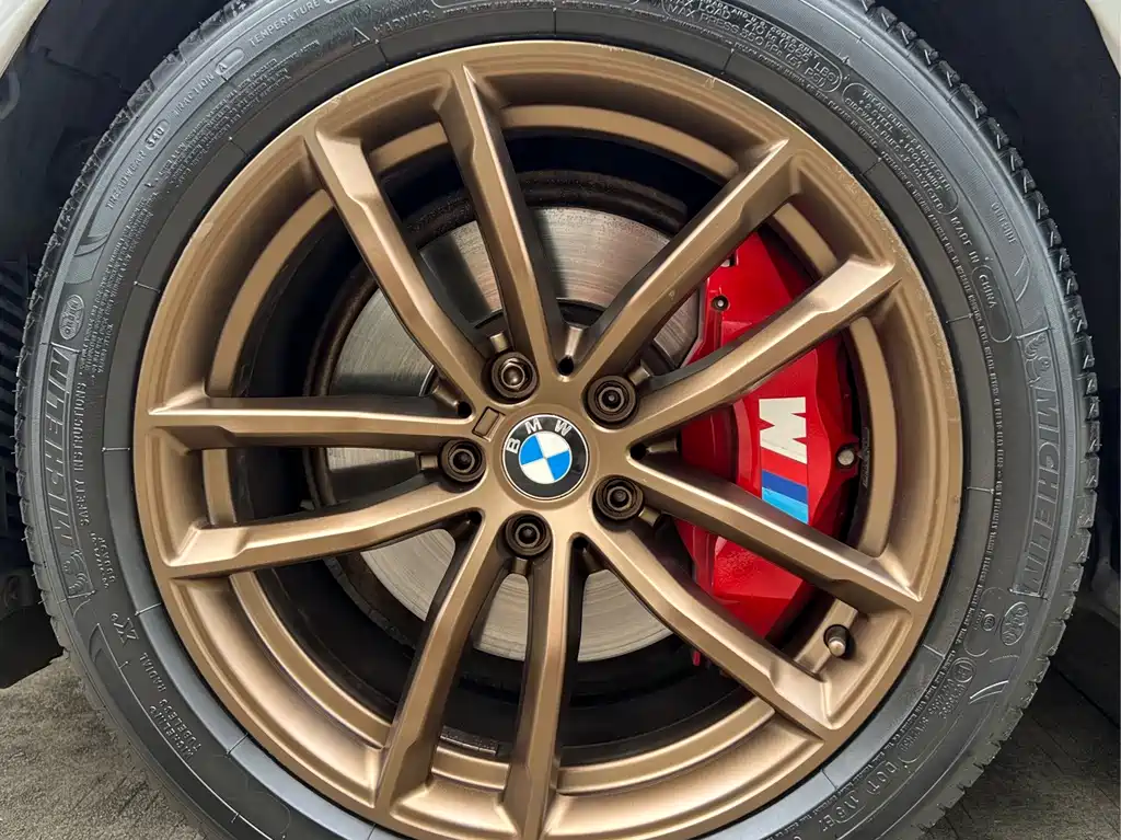 BMW 5 Series 2018 — фото 10