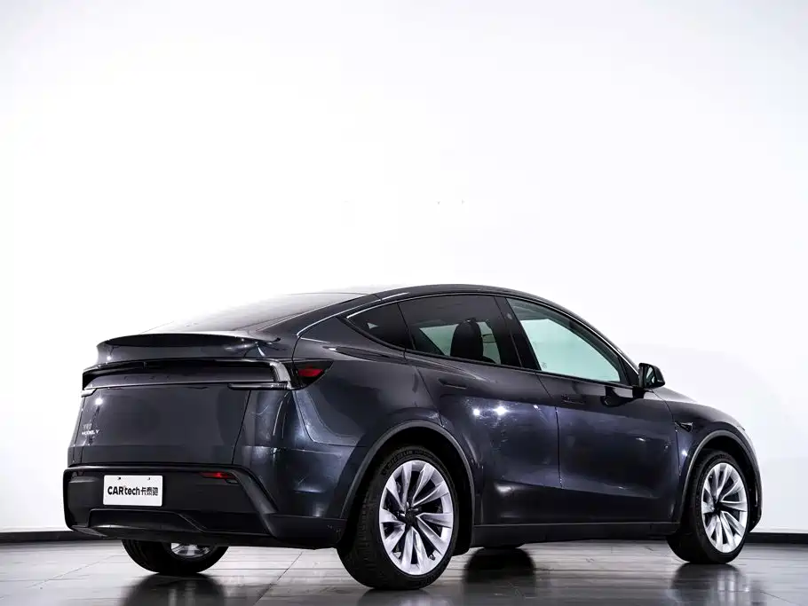 Tesla Model Y 2025 — фото 5