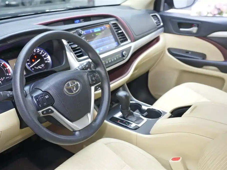 Toyota Highlander 2017 — фото 11