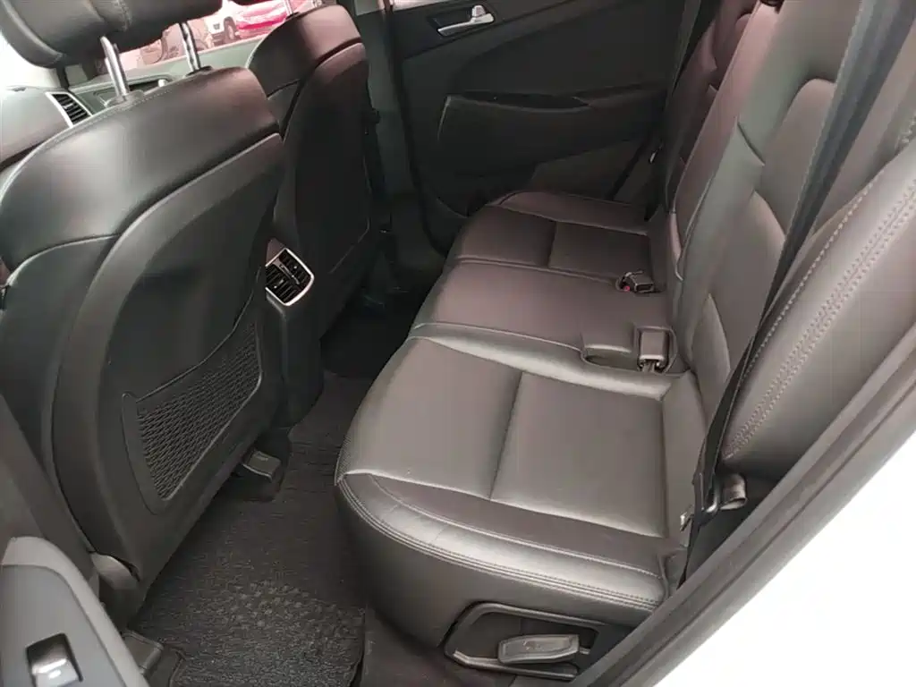 Hyundai Tucson 2017 — фото 17