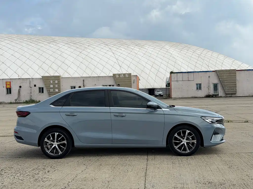 Geely Emgrand 2023