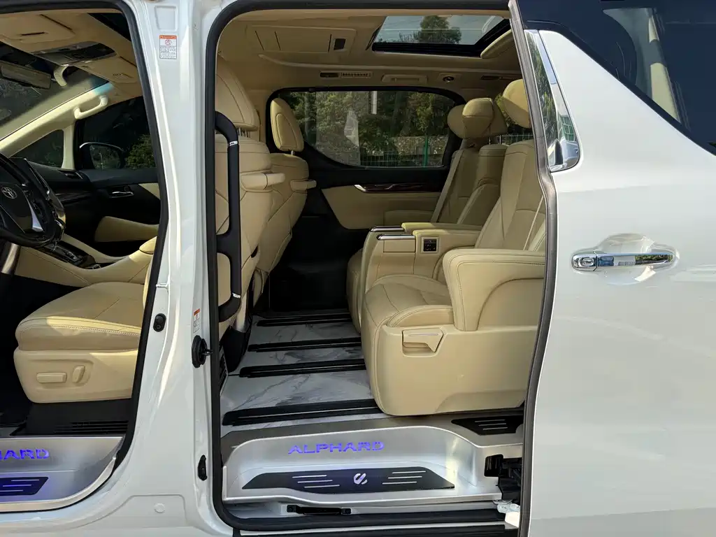 Toyota Alphard 2021 — фото 10