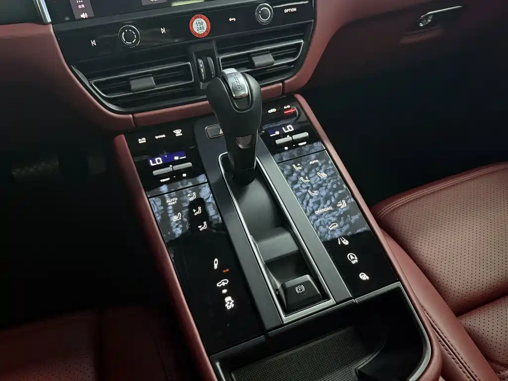 Porsche Macan 2023 — фото 12