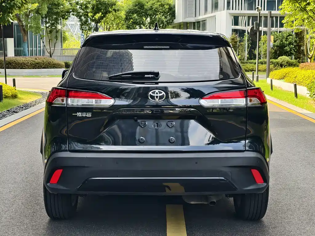 Toyota Corolla Cross 2023 — фото 11