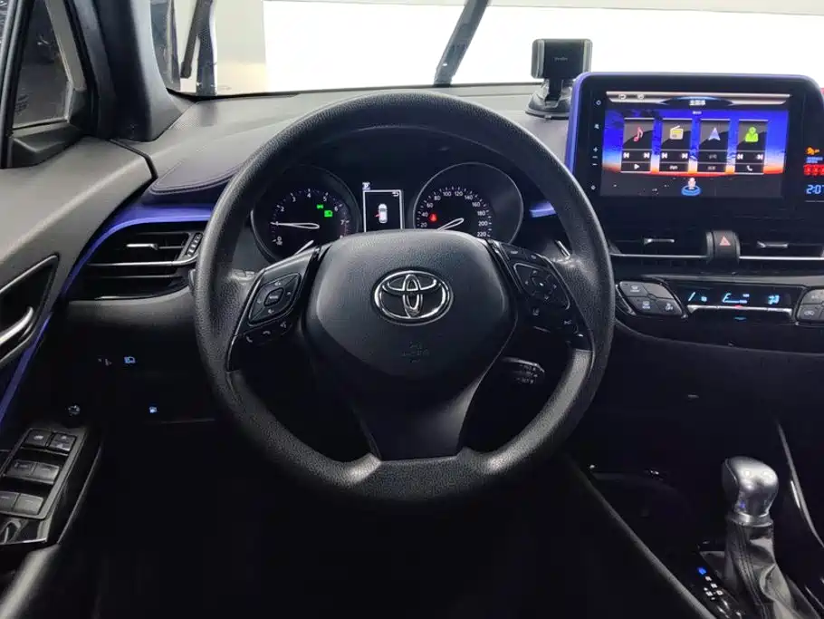Toyota C-HR 2019 — фото 15