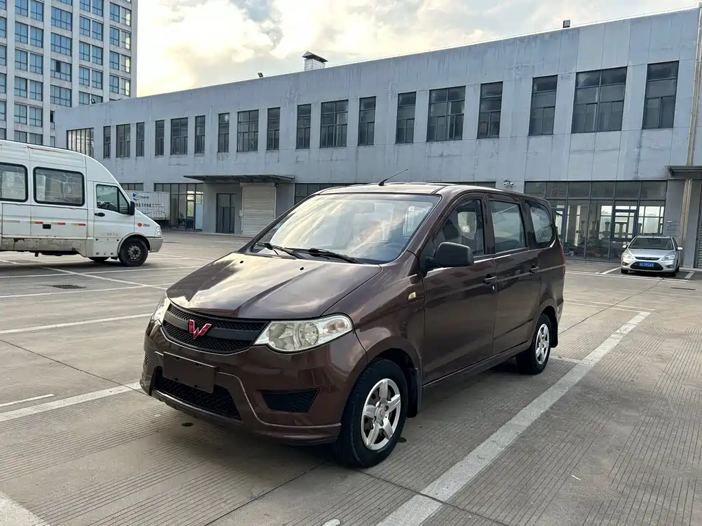 Wuling Hongguang 2015
