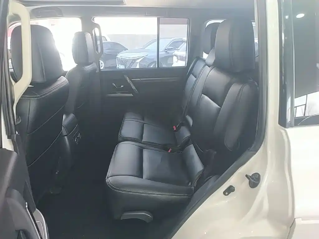 Mitsubishi Pajero 2018 — фото 17