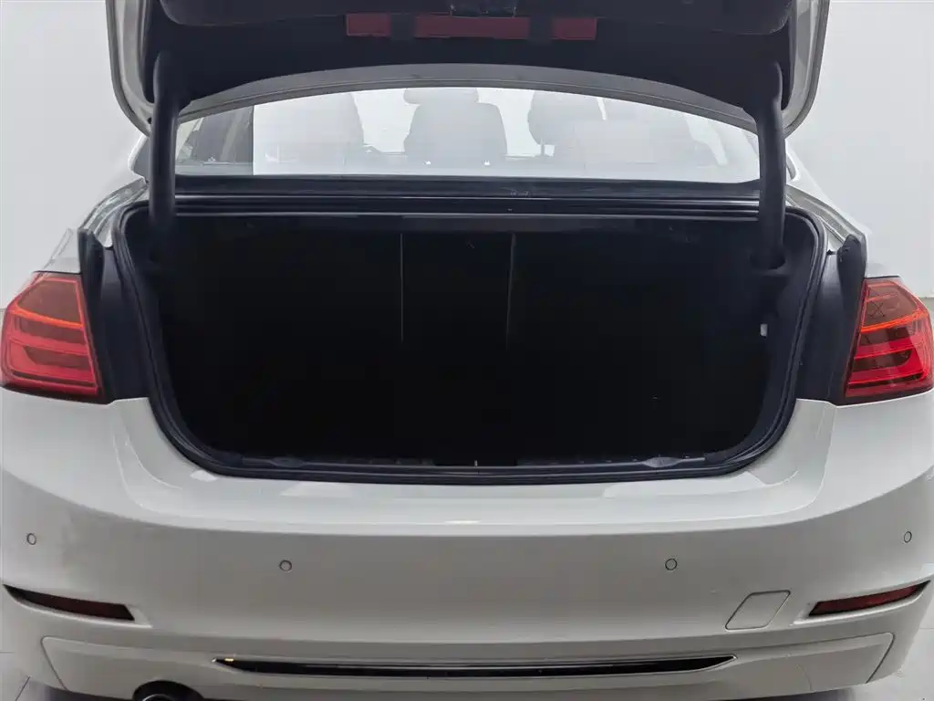 BMW 3 Series 2014 — фото 16