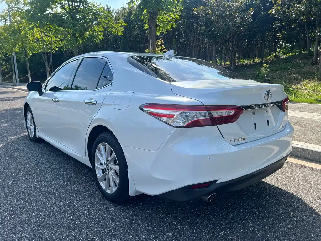 Toyota Camry 2022 — фото 7