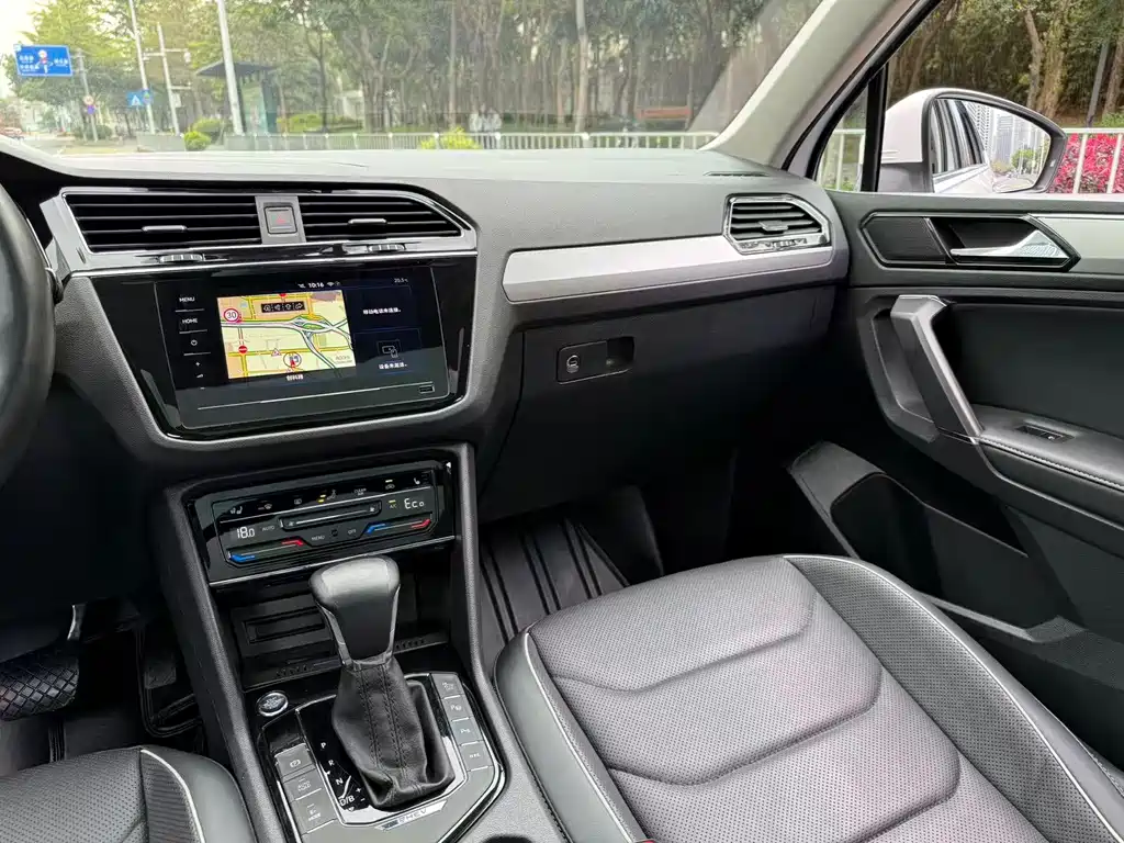 Volkswagen Tiguan L New Energy 2021 — фото 9
