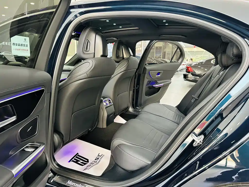 Mercedes-Benz C-Class 2023 — фото 6