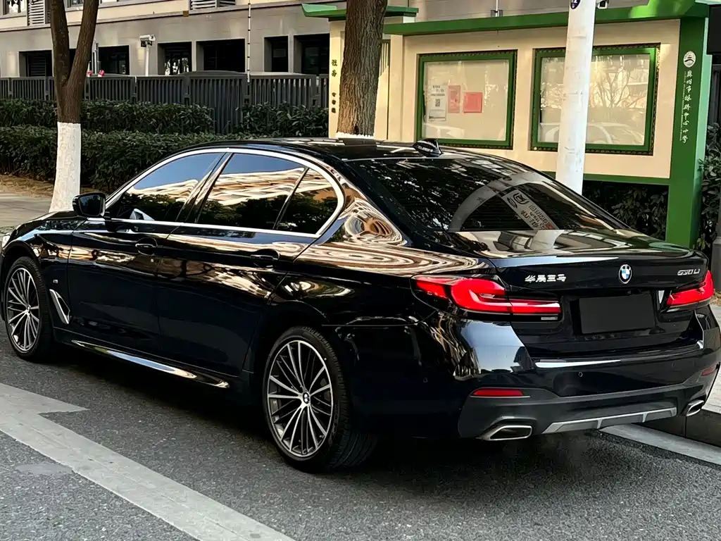 BMW 5 Series 2022 — фото 21