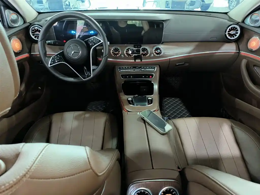 Mercedes-Benz E-Class 2023 — фото 10