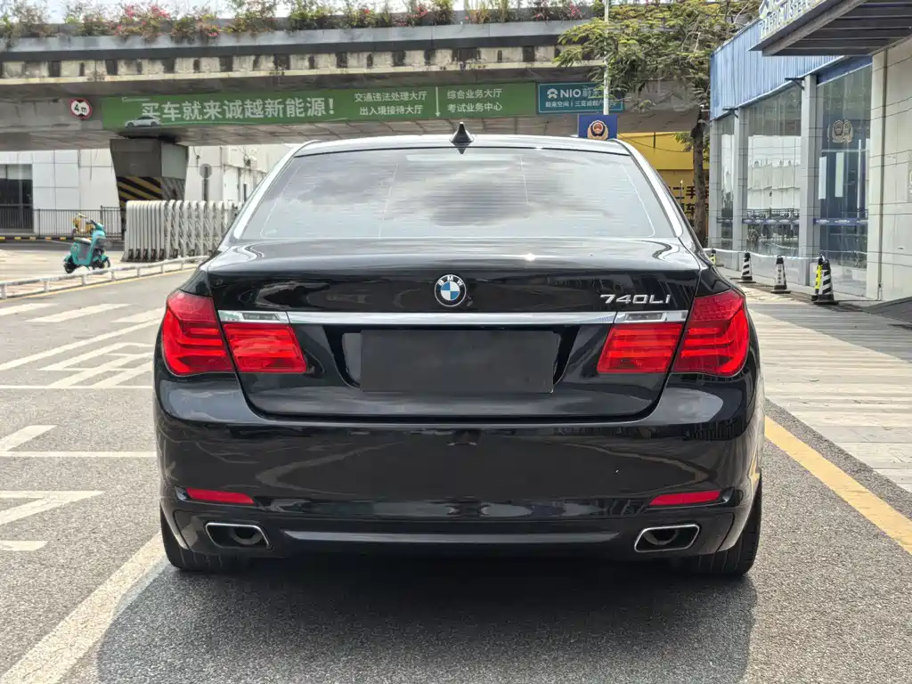 BMW 7 Series 2010 — фото 16